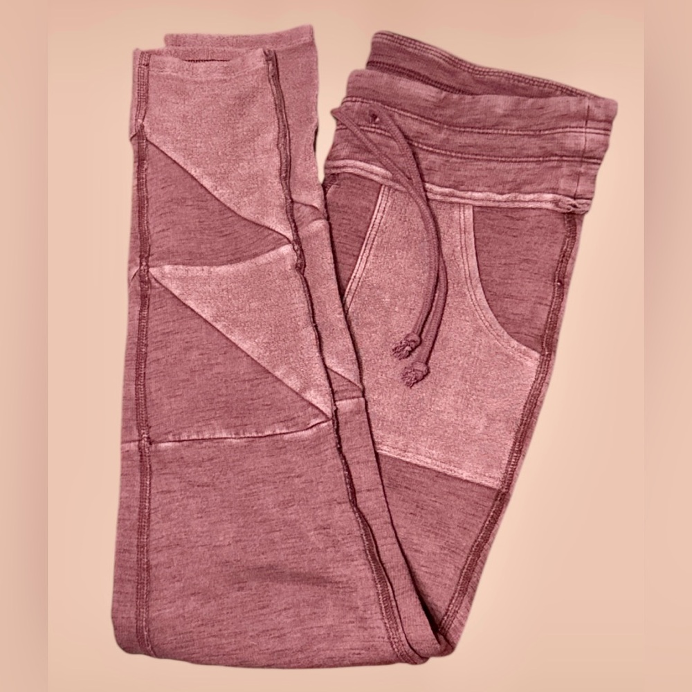 Free People
FP Movement Kyoto Utility-Pocket Leggings
Size Small
Faded Red - Picture 5 of 16